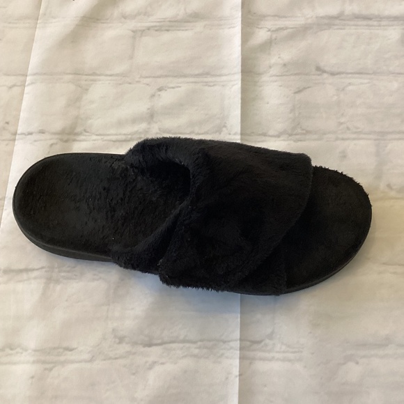 HOUSE SLIPPERS- INDOOR /OUTDOOR  ( PREOWNED) - Picture 1 of 4